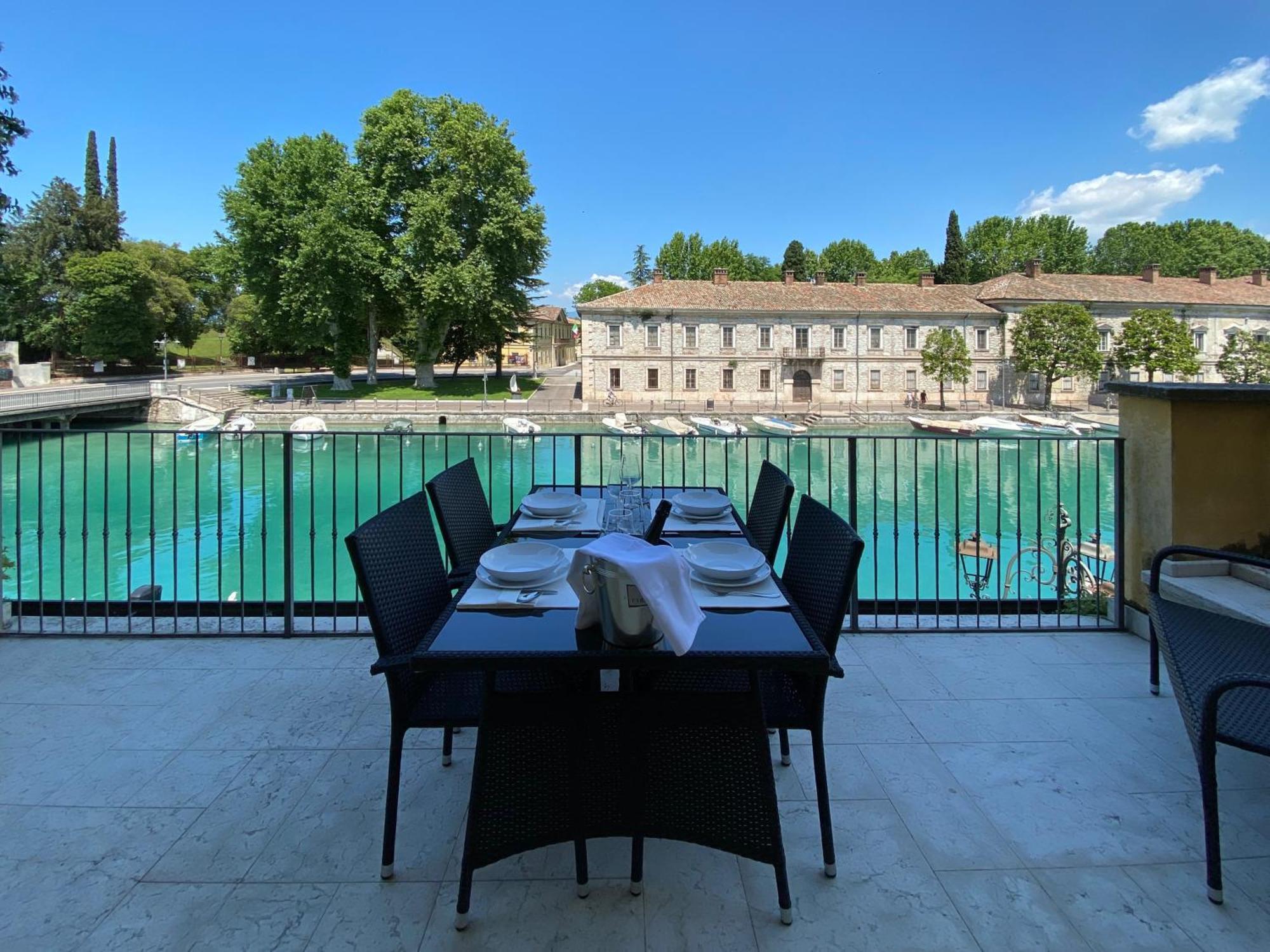 Time To Relax - La Terrazza Sul Lago Peschiera del Garda Exterior foto
